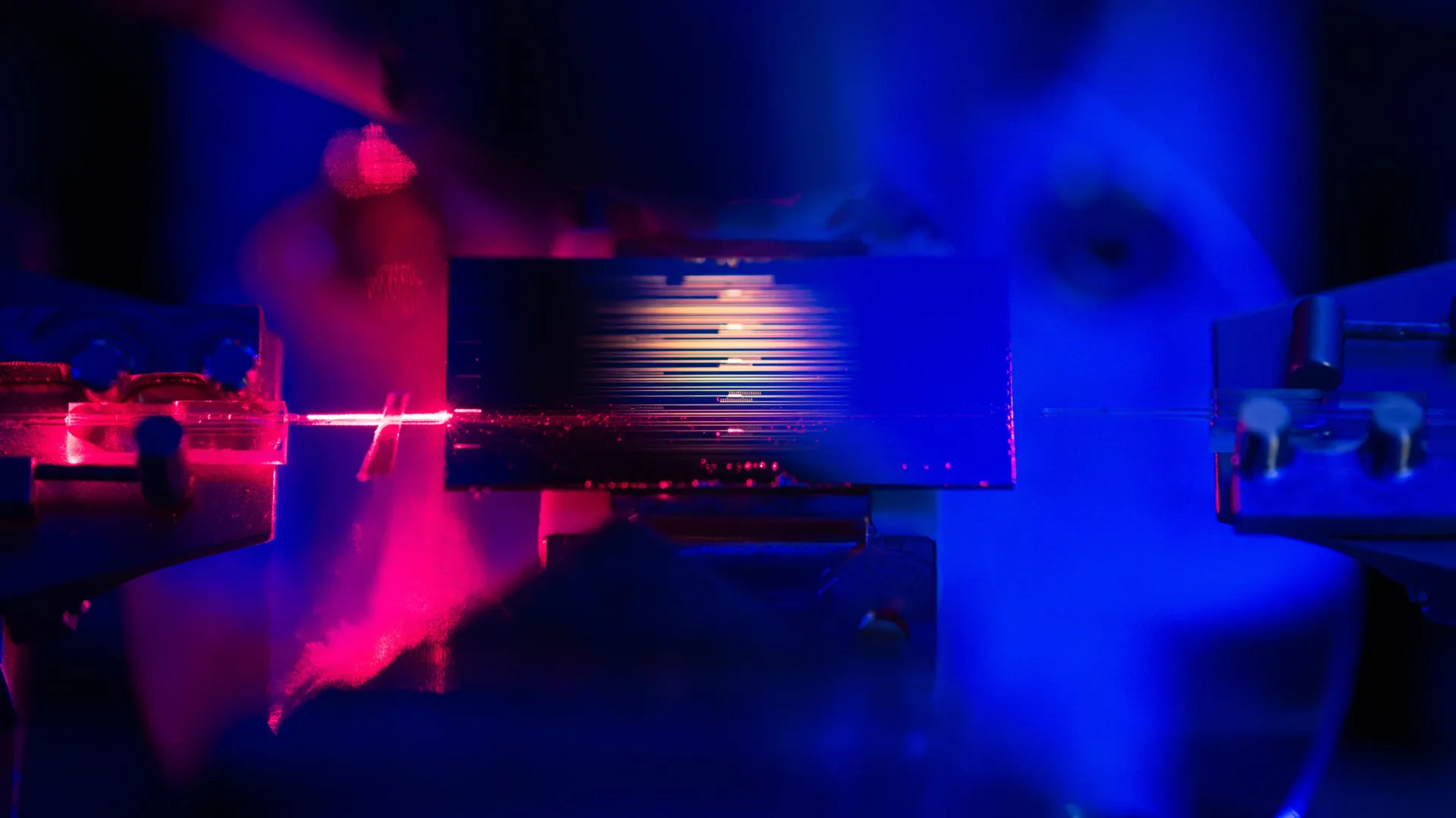 Stanford’s new chip boosts light 100x with surprisingly low energy